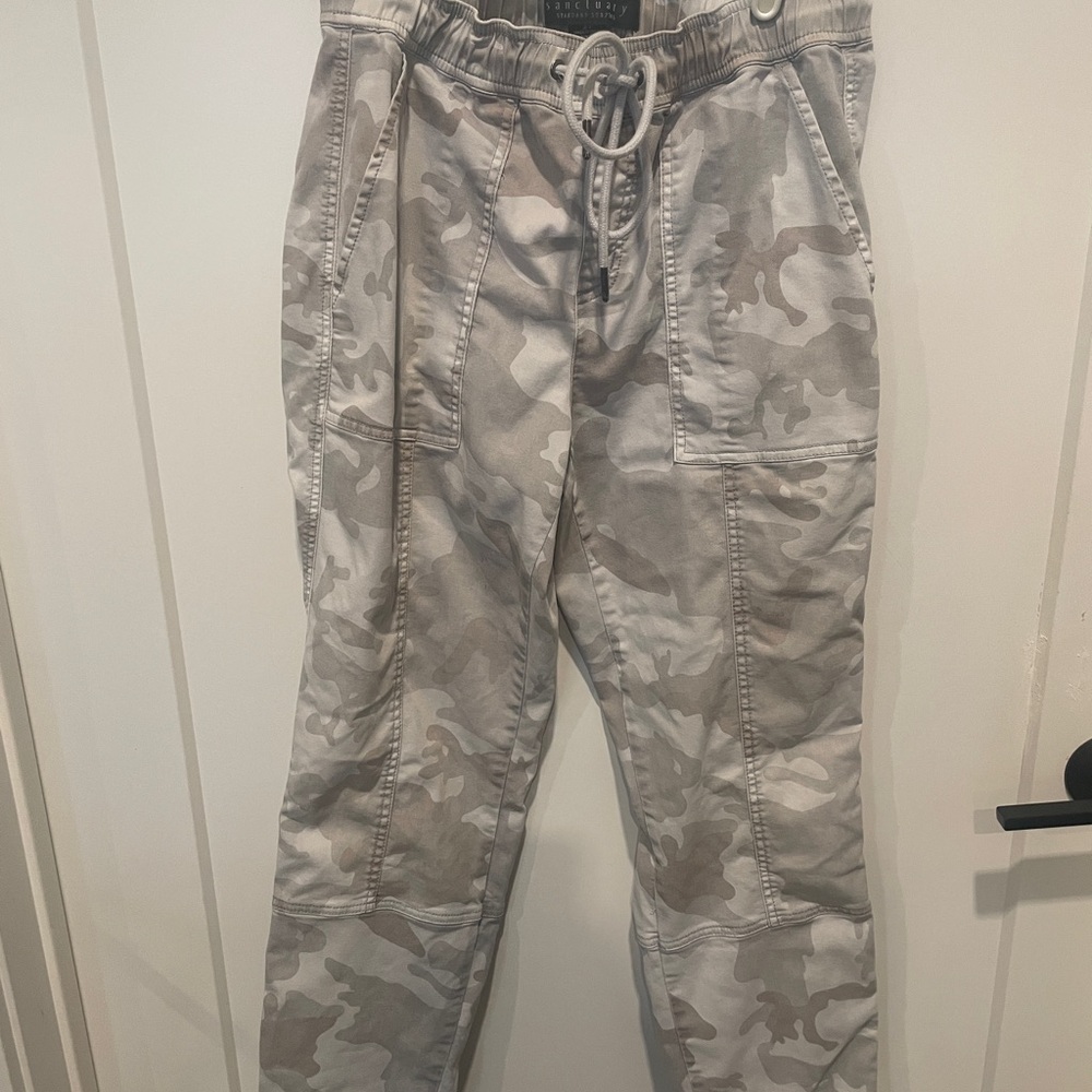 Sanctuary Gray Straight Leg Pants with Camouflage Design